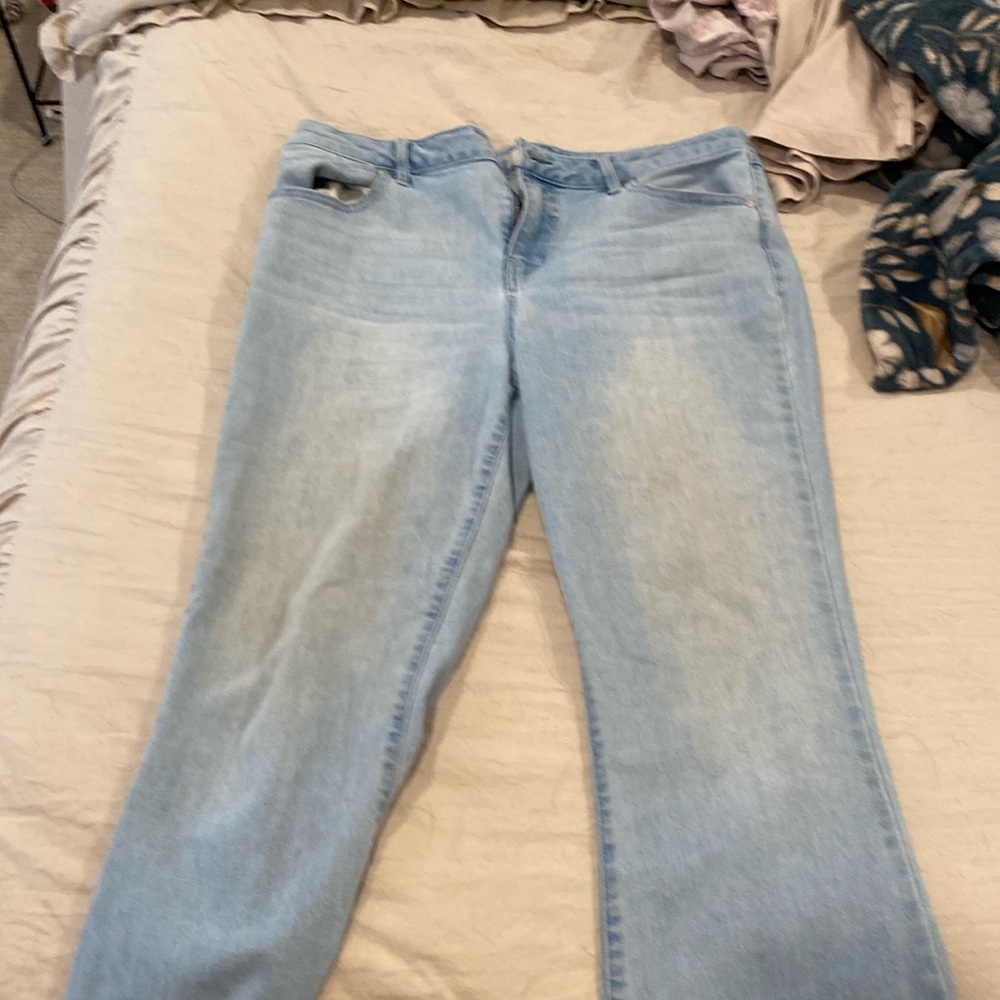 1822 white washes denim  with frayed bottom